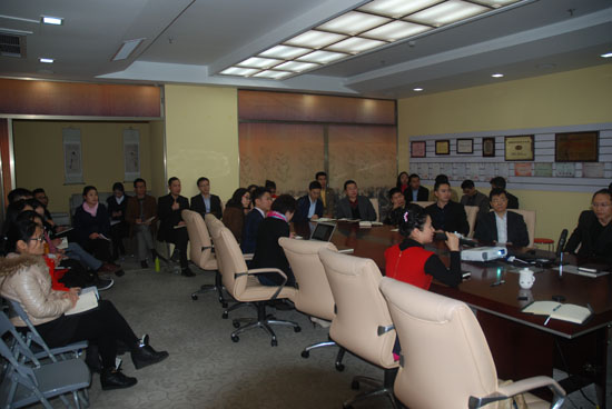 亞泰光電各部門與會(huì)代表做工作匯報(bào)